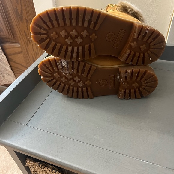 Timberland Brown Boots with Fur Trim - Picture 5 of 9